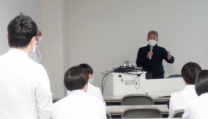 池田医師の講義中写真