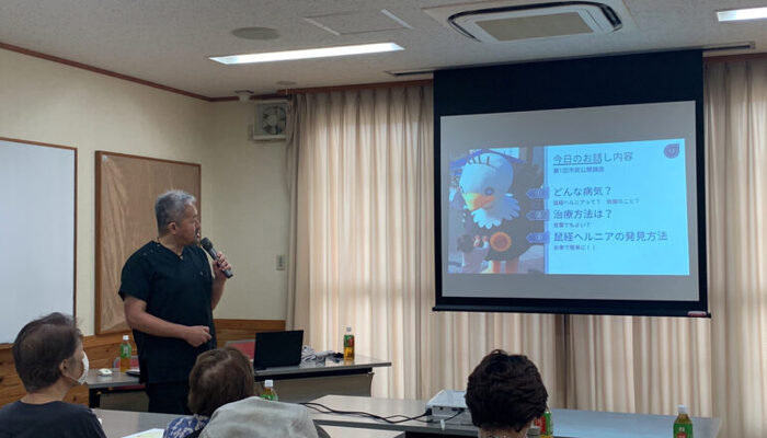 池田医師の説明中写真