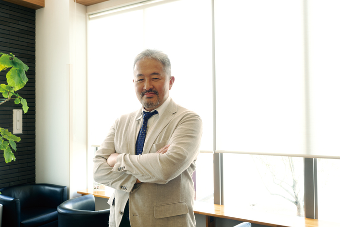 池田理事長スーツ笑顔
