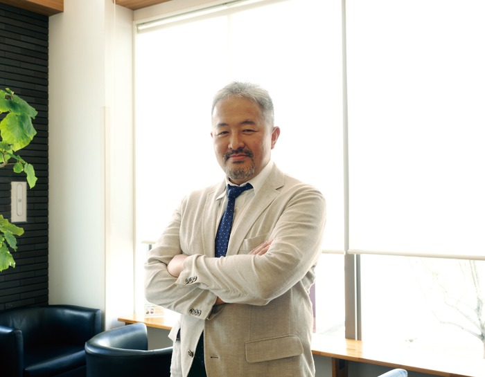 池田理事長スーツ笑顔